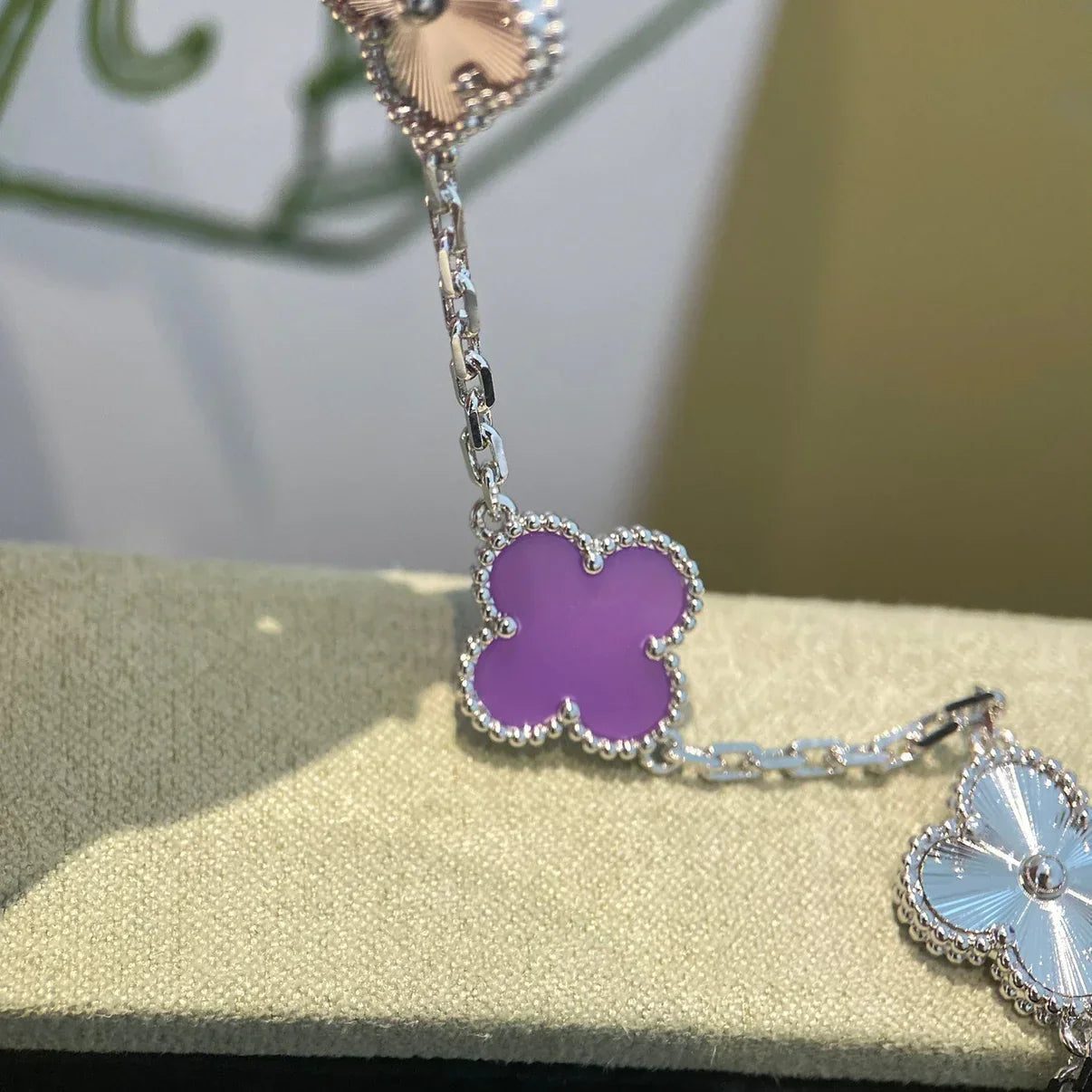 Van Cleef & Arpels CLOVER 5 MOTIF VIOLET BRACELET COLLECTION - Image 15