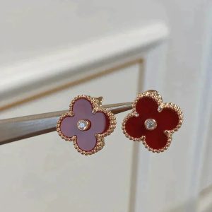Van Cleef & Arpels CLOVER MEDIUM 1 MOTIFS CARNELIAN  DIAMOND earrings