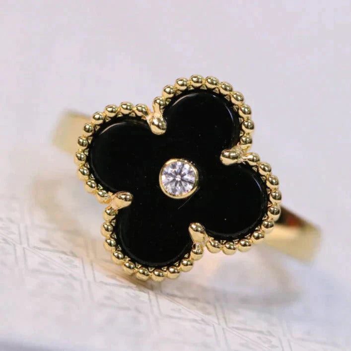 Van Cleef & Arpels CLOVER ONYX RING GOLD DIAMOND - Image 3