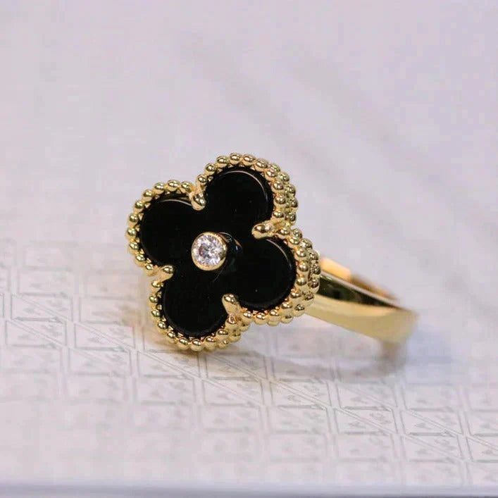 Van Cleef & Arpels CLOVER ONYX RING GOLD DIAMOND - Image 2
