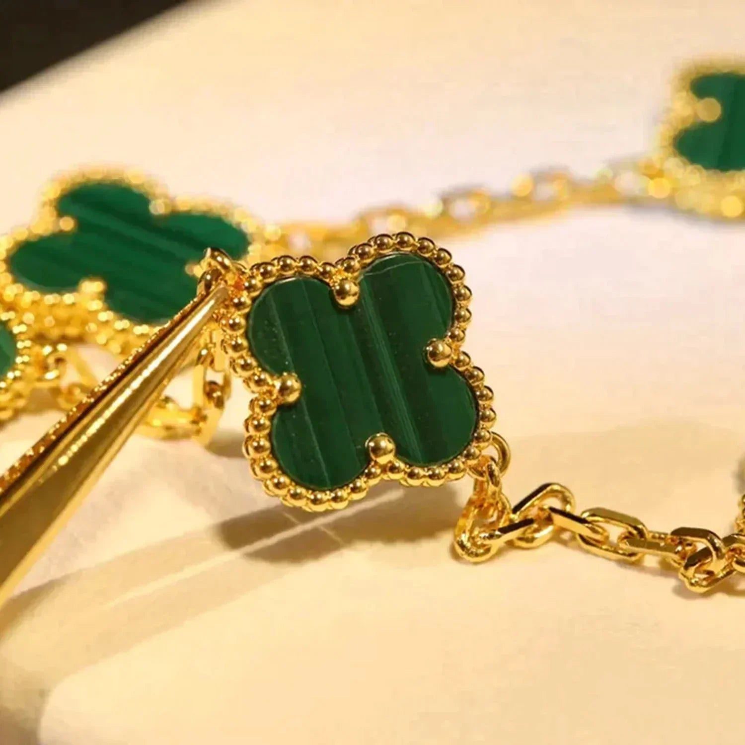 Van Cleef & Arpels CLOVER 5 MOTIF MALACHITE BRACELET COLLECTION - Image 15