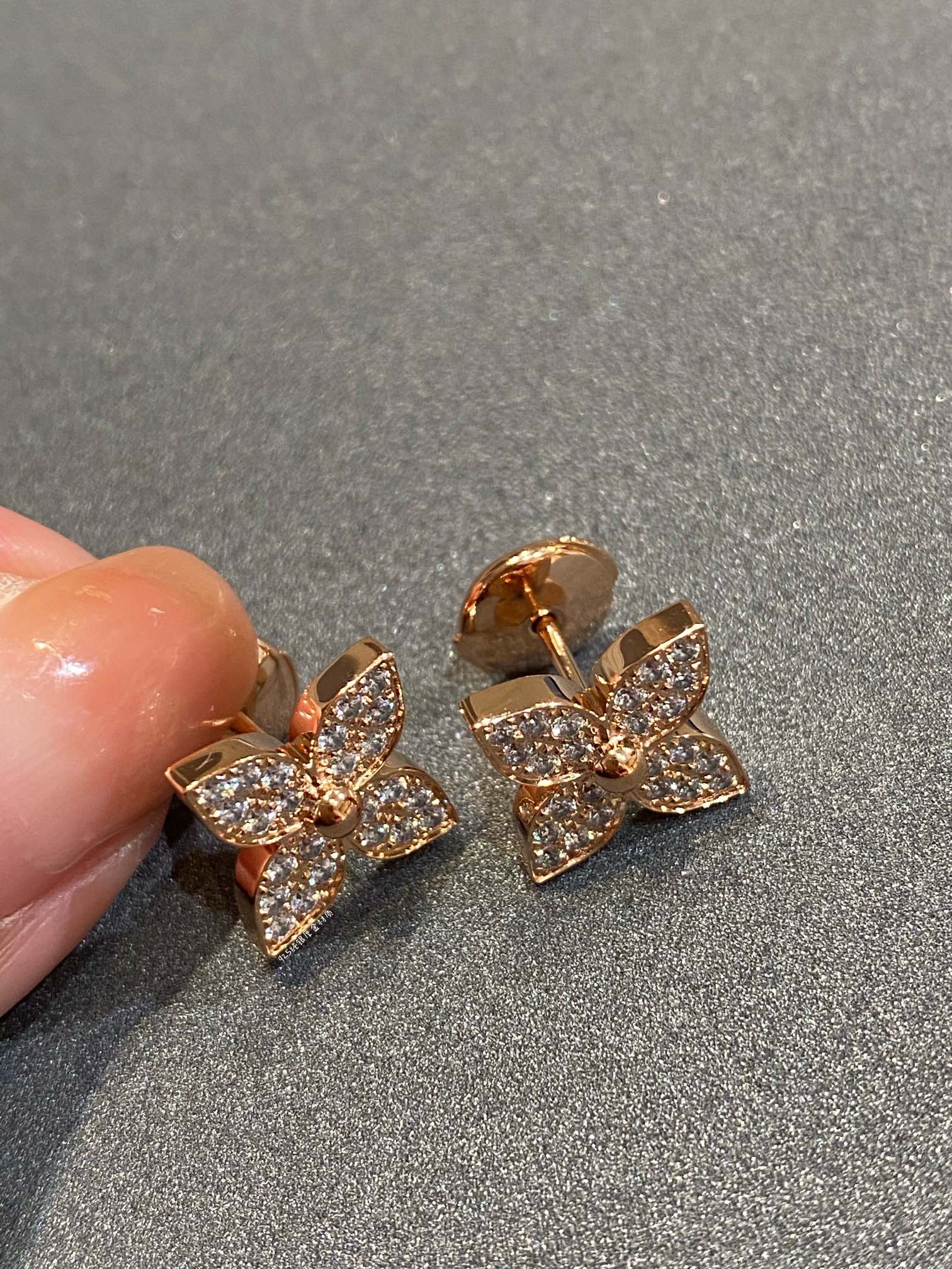 Louis Vuitton STAR BLOSSOM STUD DIAMONDS EARRINGS - Image 2