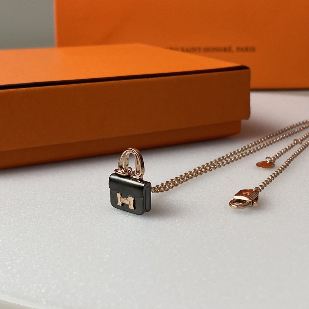 Hermès CONSTANCE BLACK PEDANT PINK GOLD NECKLACE - Image 3