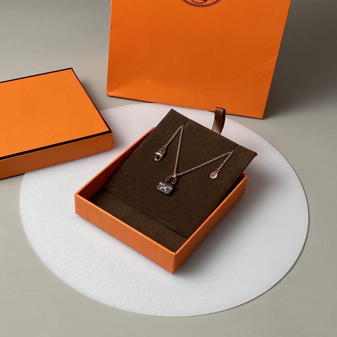 Hermès CONSTANCE BLACK PEDANT PINK GOLD NECKLACE - Image 4