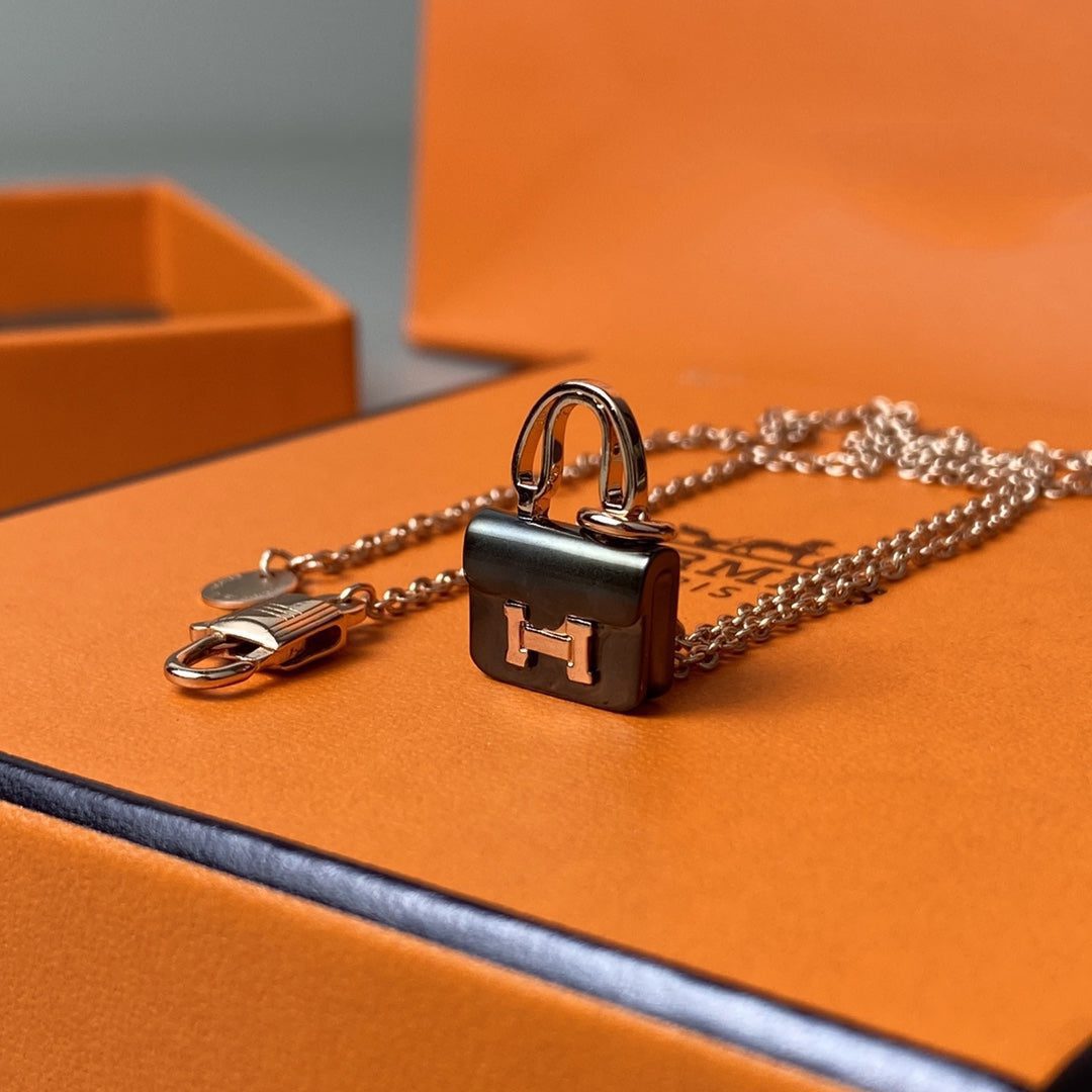 Hermès CONSTANCE BLACK PEDANT PINK GOLD NECKLACE - Image 8