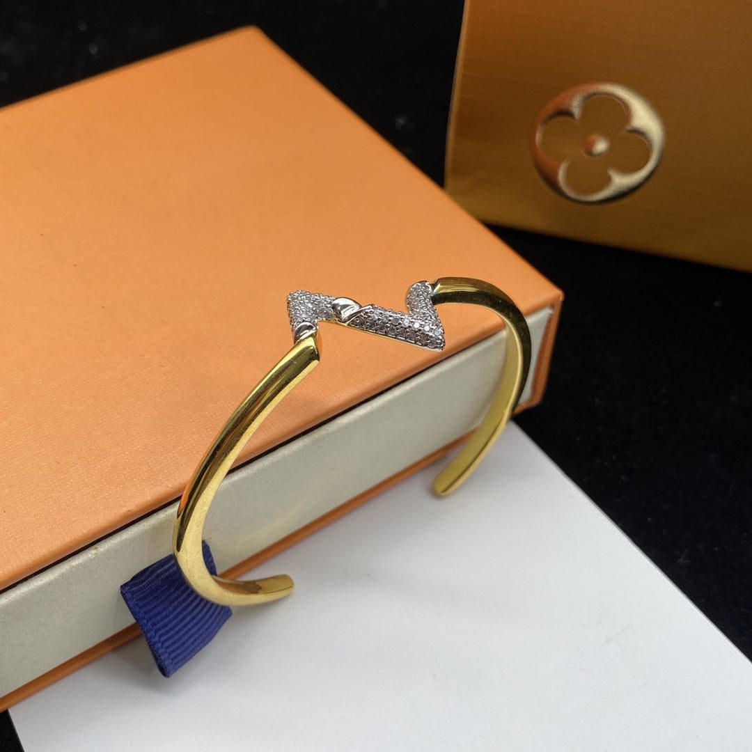 Louis Vuitton VOLTE UPSITE DOWN DIAMOND GOLD OPEN BRACELET - Image 5