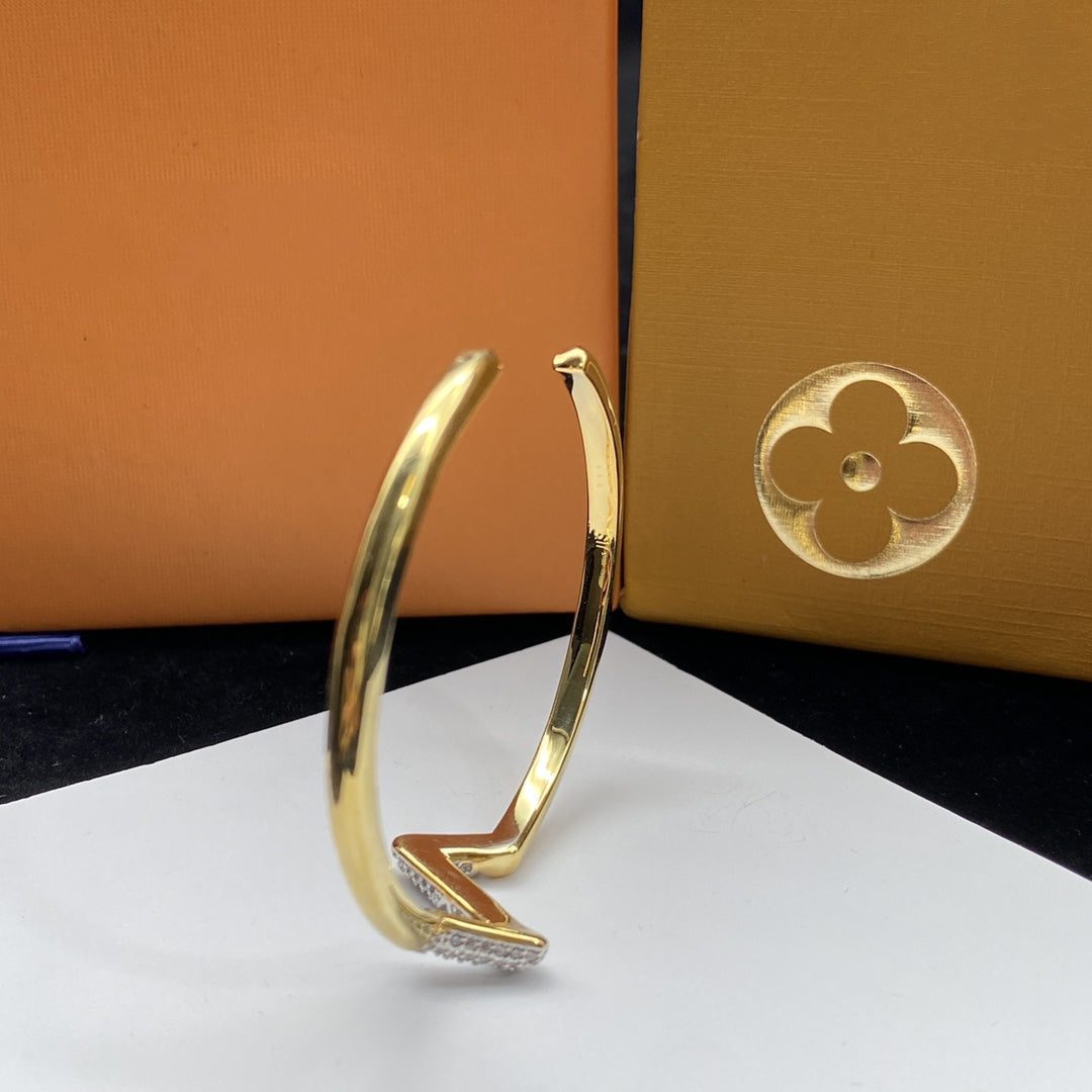 Louis Vuitton VOLTE UPSITE DOWN DIAMOND GOLD OPEN BRACELET - Image 6