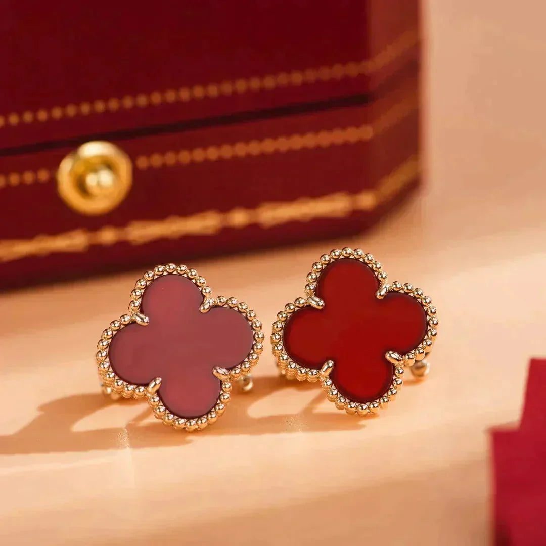 Van Cleef & Arpels CLOVER MEDIUM 1 MOTIFS CARNELIAN EARRINGS - Image 2