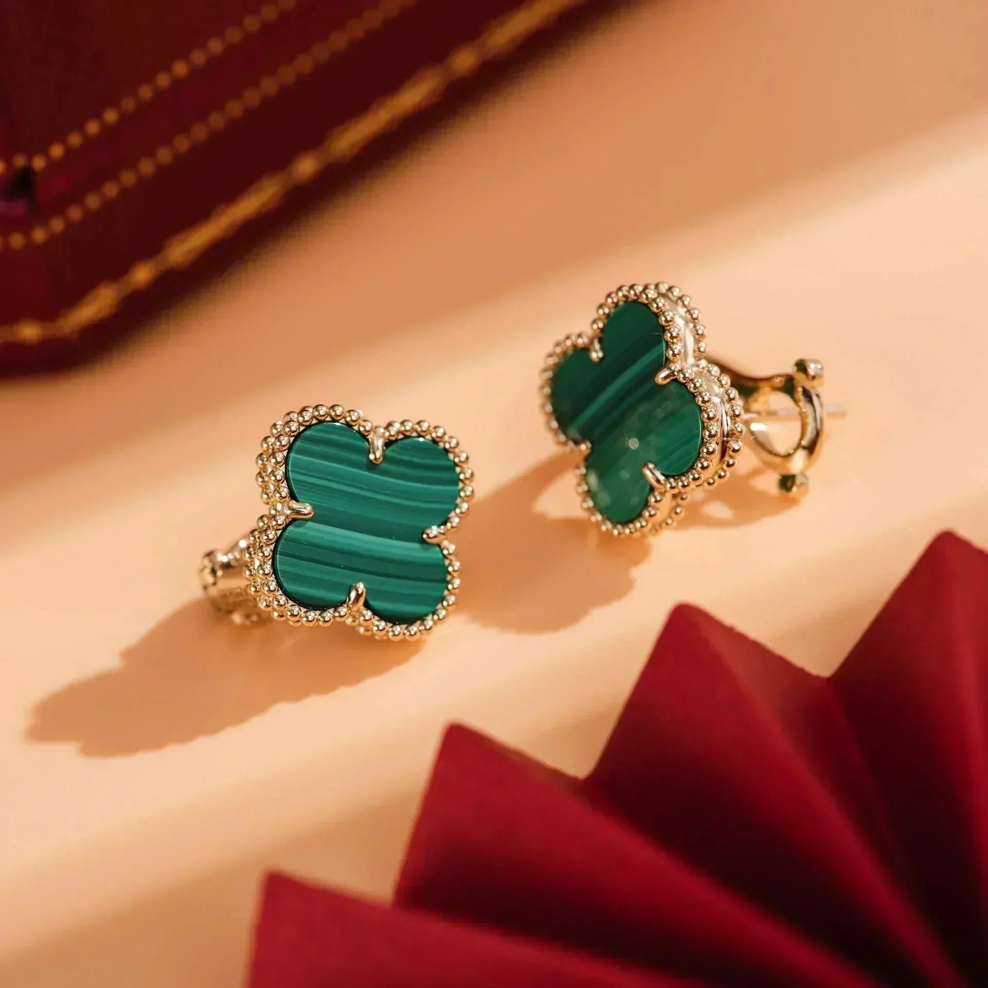 Van Cleef & Arpels CLOVER MEDIUM 1 MOTIFS MALACHITE EARRINGS - Image 5