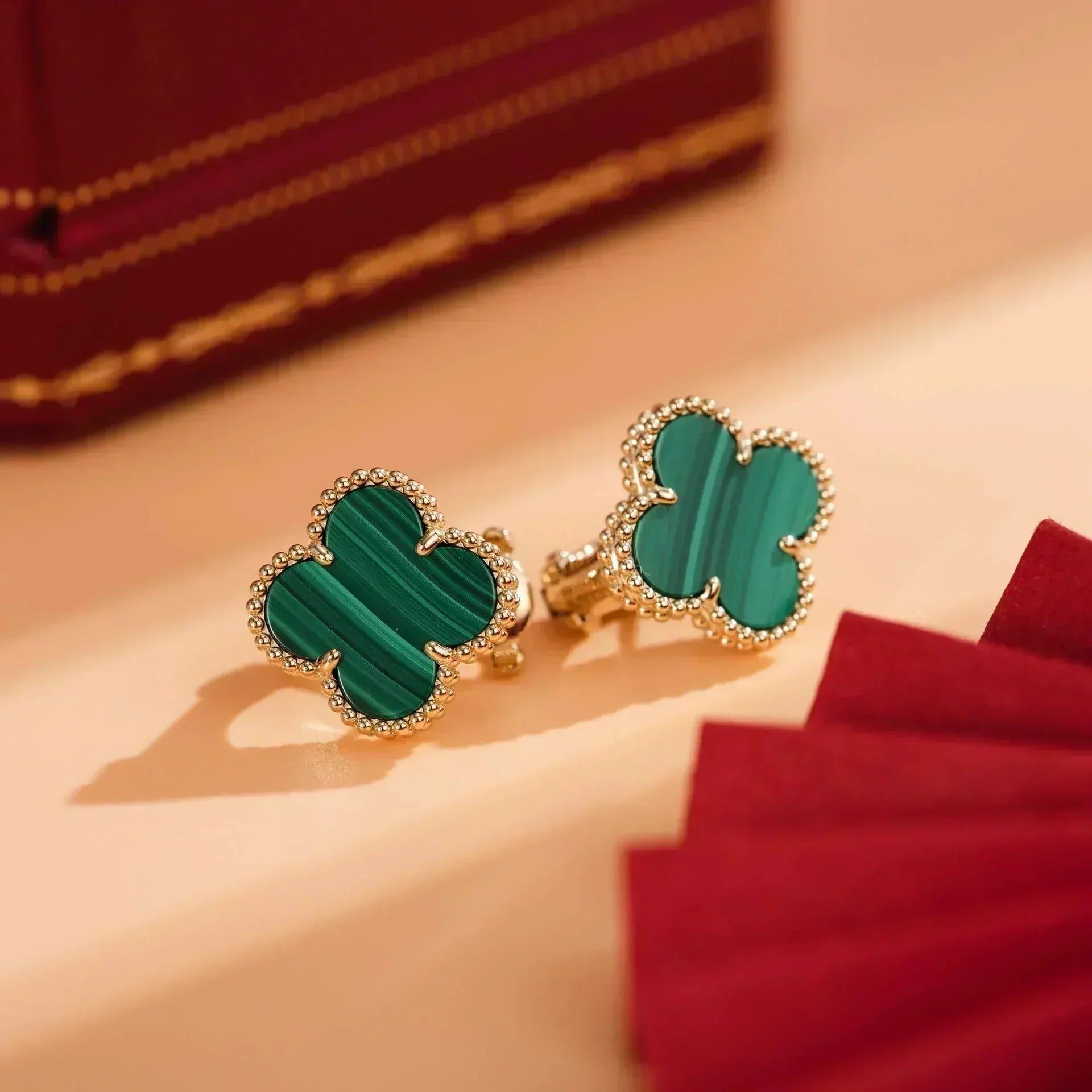 Van Cleef & Arpels CLOVER MEDIUM 1 MOTIFS MALACHITE EARRINGS - Image 6