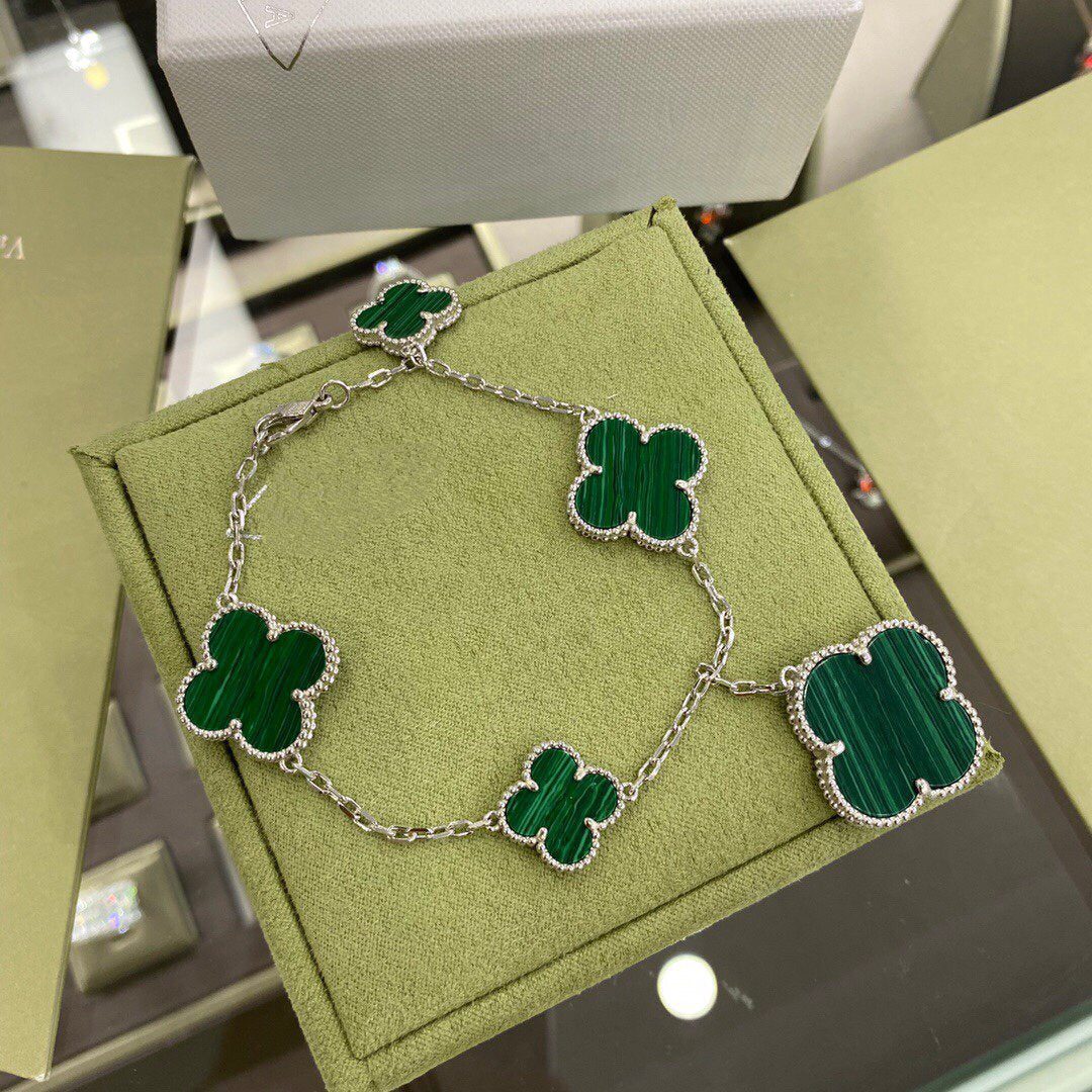 Van Cleef & Arpels CLOVER 5 MOTIFS SIVLER MALACHITE BRACELET - Image 3