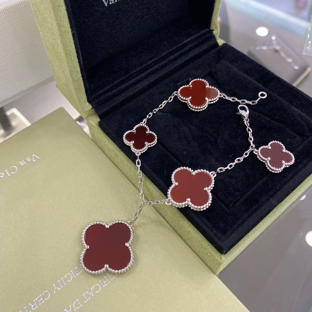 Van Cleef & Arpels CLOVER 5 MOTIFS SIVLER CARNELIAN BRACELET - Image 2