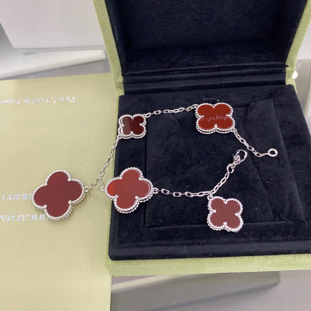 Van Cleef & Arpels CLOVER 5 MOTIFS SIVLER CARNELIAN BRACELET - Image 3