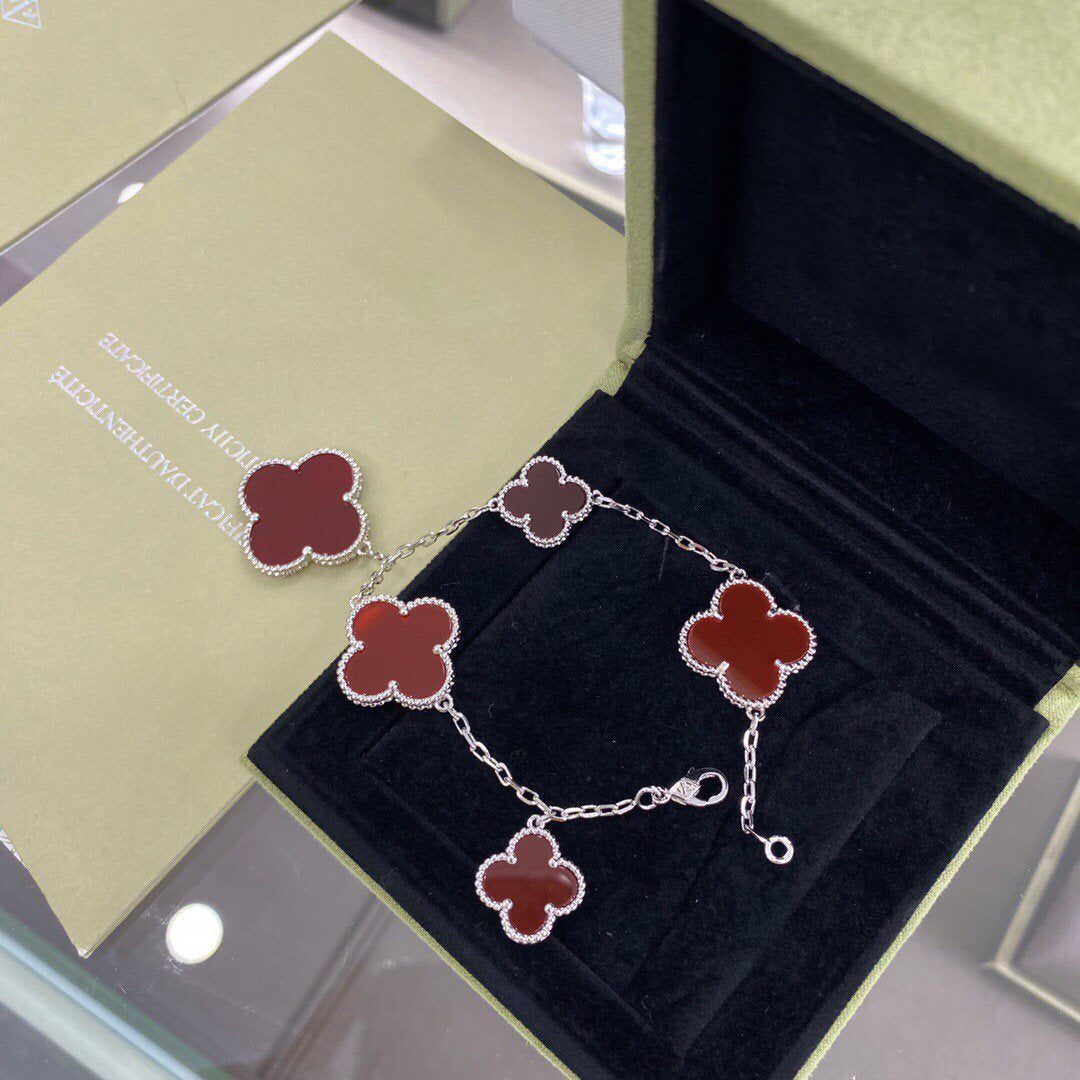 Van Cleef & Arpels CLOVER 5 MOTIFS SIVLER CARNELIAN BRACELET - Image 4