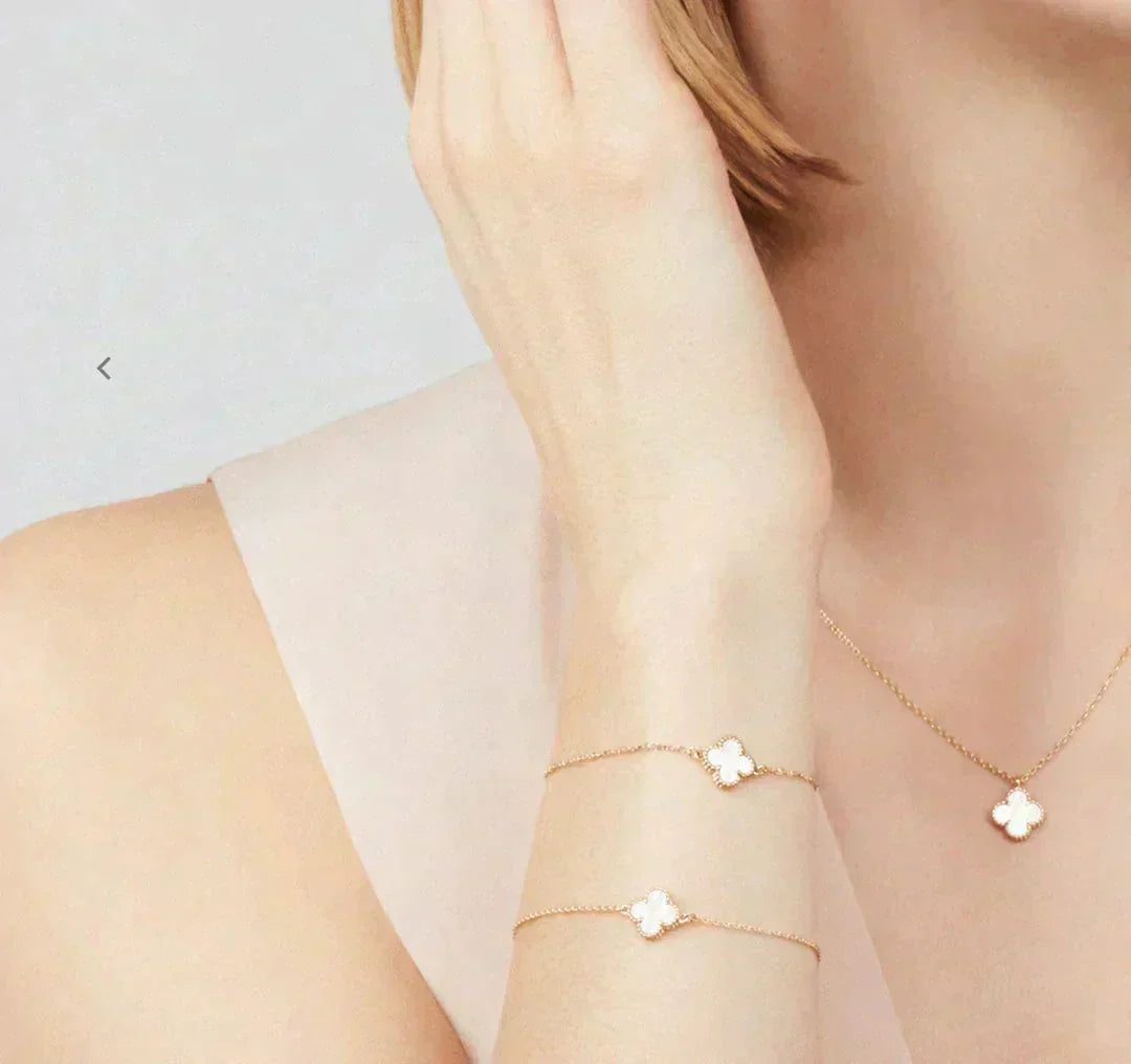 Van Cleef & Arpels CLOVER MINI 9.5MM WHITE MOTHER-OF-PEARL NECKLACE - Image 9