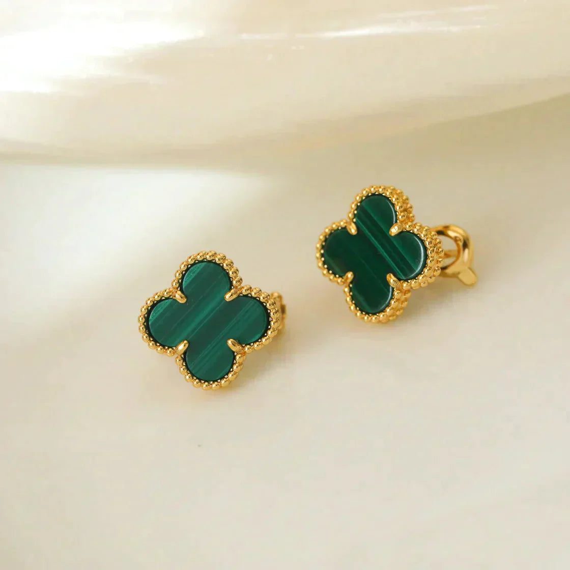Van Cleef & Arpels CLOVER MEDIUM 1 MOTIFS MALACHITE EARRINGS - Image 9