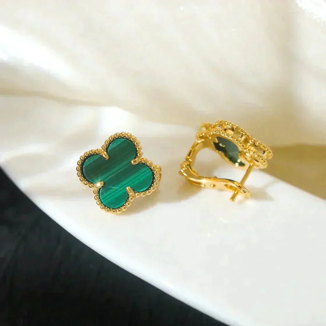Van Cleef & Arpels CLOVER MEDIUM 1 MOTIFS MALACHITE EARRINGS - Image 10