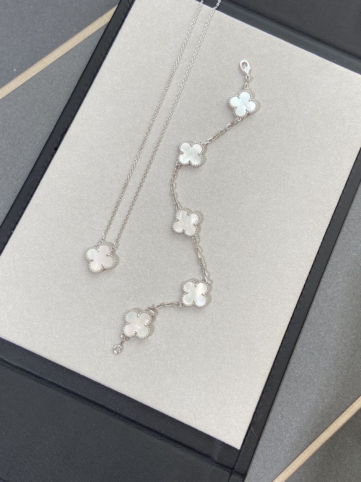 Van Cleef & Arpels CLOVER WHITE PEARL MOP 5 MOTIF BRACELET COLLECTION - Image 14