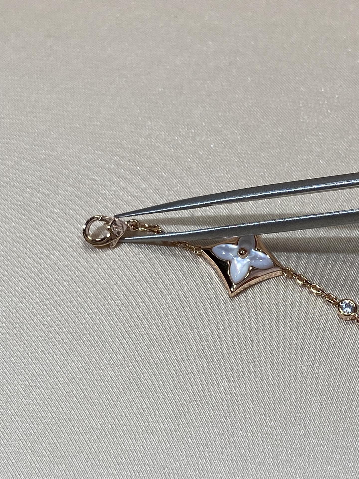 Louis Vuitton STAR 4 MOTIF MOP DIAMOND PINK GOLD BRACELET - Image 5