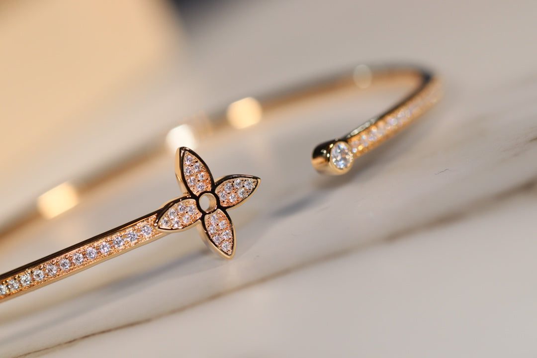 Louis Vuitton IDYLLE GOLD OPEN BRACELET DIAMOND PAVED - Image 6