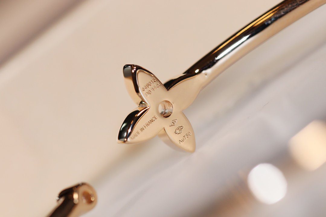 Louis Vuitton IDYLLE GOLD OPEN BRACELET DIAMOND PAVED - Image 9