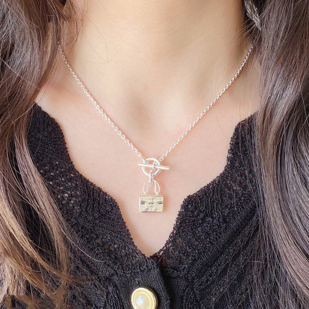Hermès CONSTANCE PEDANT SILVER NECKLACE - Image 4