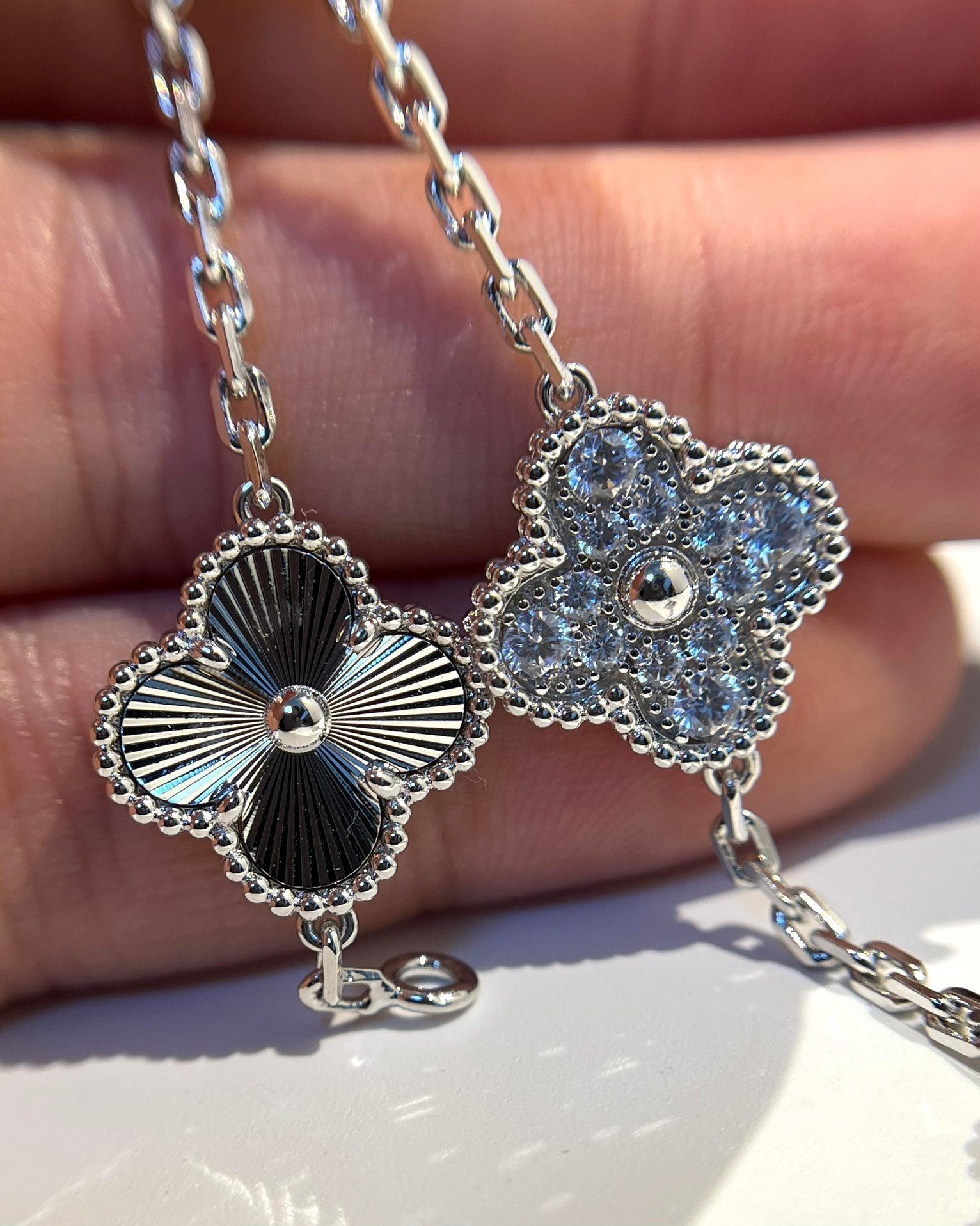 Van Cleef & Arpels CLOVER 5 MOTIF LASER BRACELET COLLECTION - Image 17