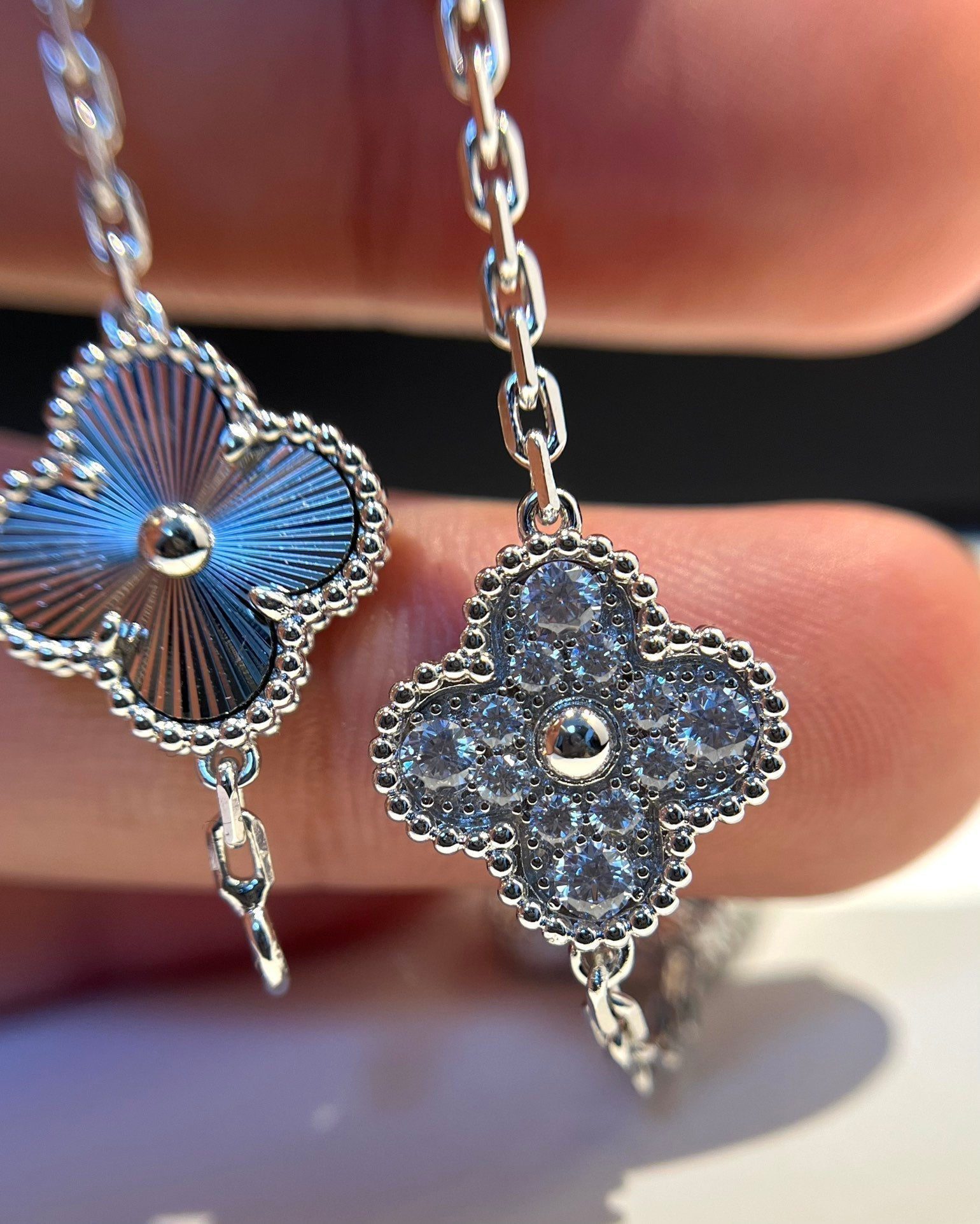 Van Cleef & Arpels CLOVER 5 MOTIF LASER BRACELET COLLECTION - Image 19