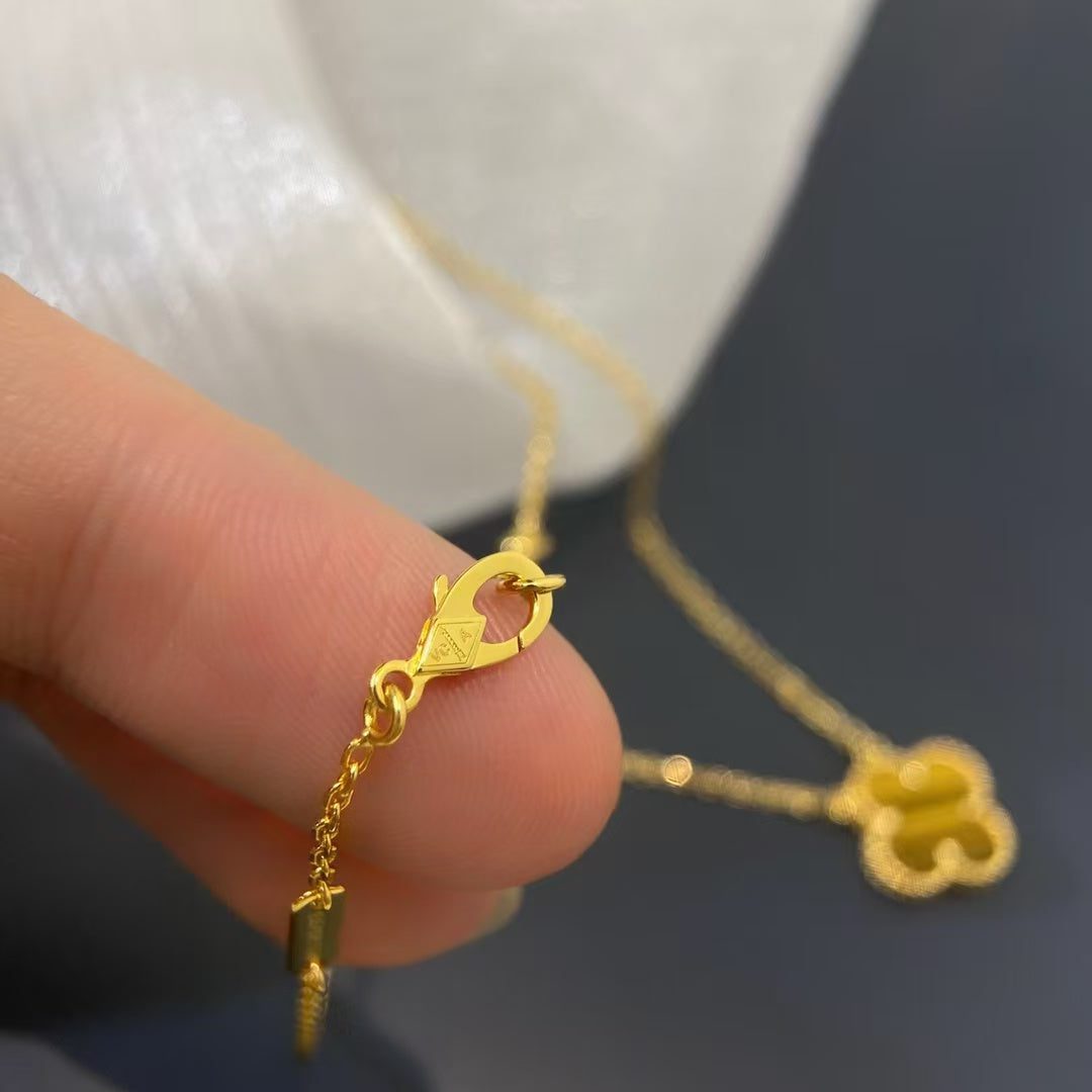 Van Cleef & Arpels CLOVER 15MM YELLOW TIGER'S EYE AGATE NECKLACE - Image 6