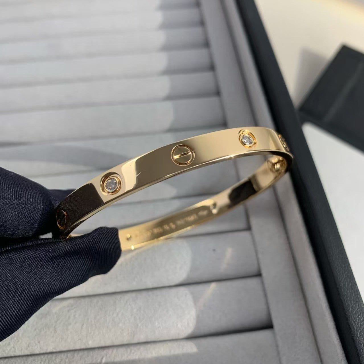 Cartier LOVE BRACELET 6.1MM 4 DIAMONDS - Image 5