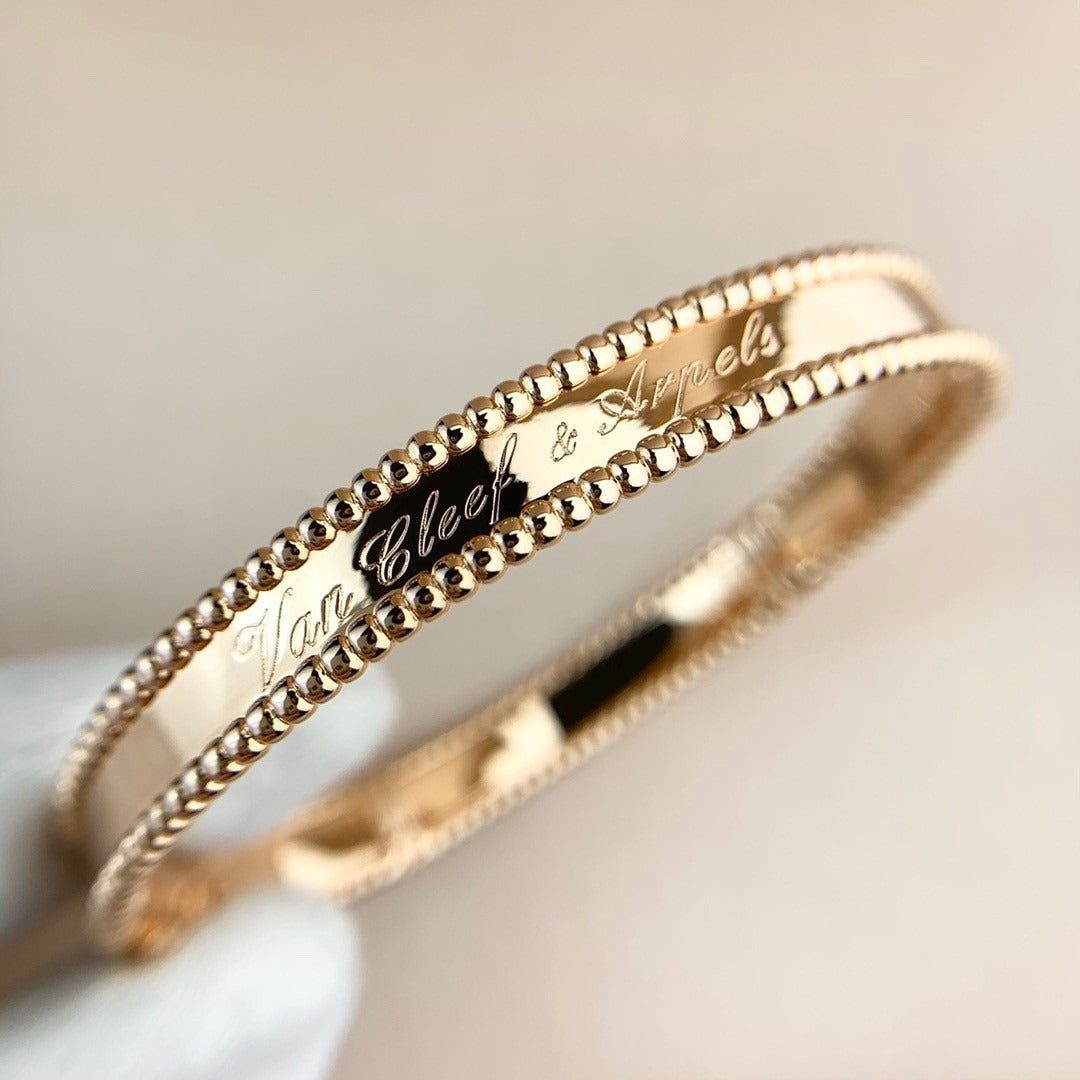 Van Cleef & Arpels CLOVER BRACELET ENGRAVING SERIES - Image 4