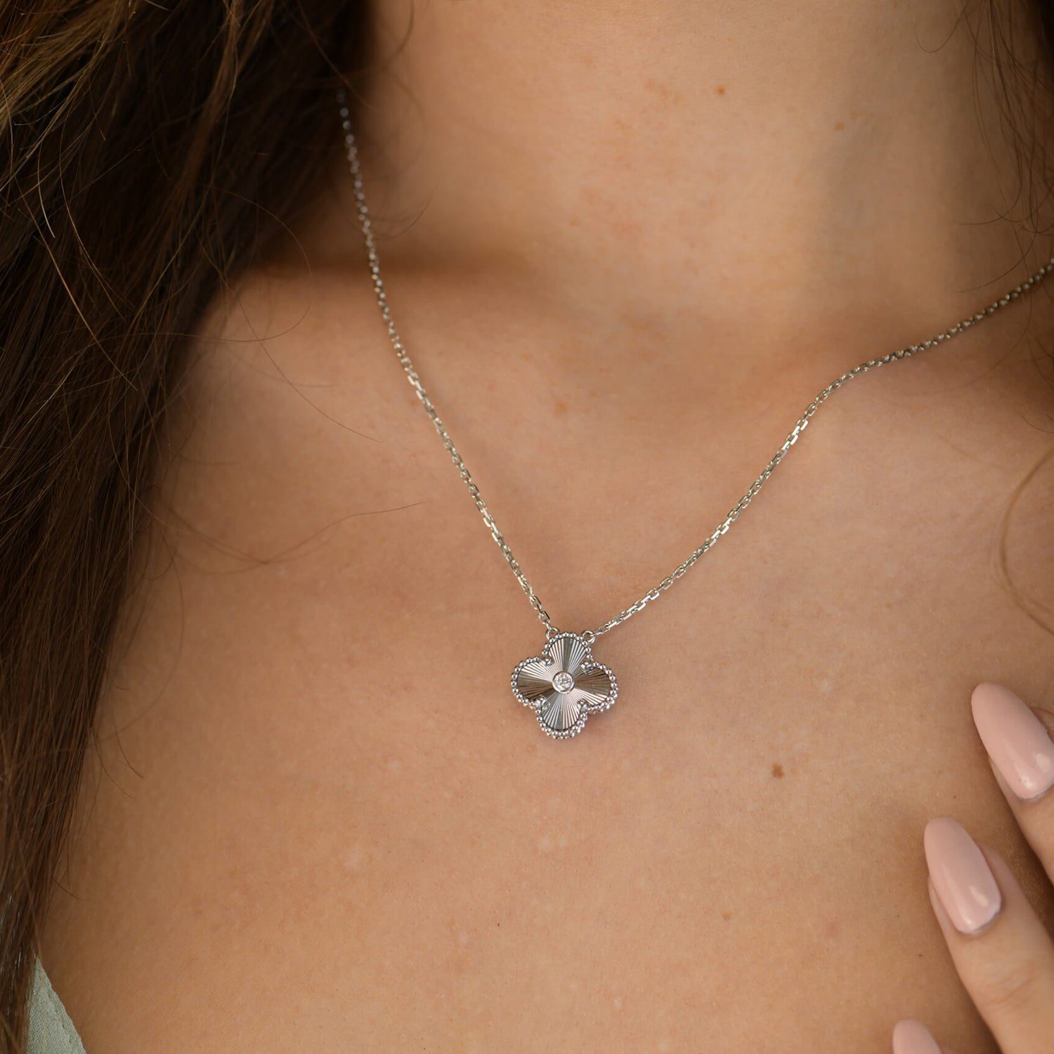 Van Cleef & Arpels CLOVER 15MM DIAMOND LASER NECKLACE SILVER - Image 8