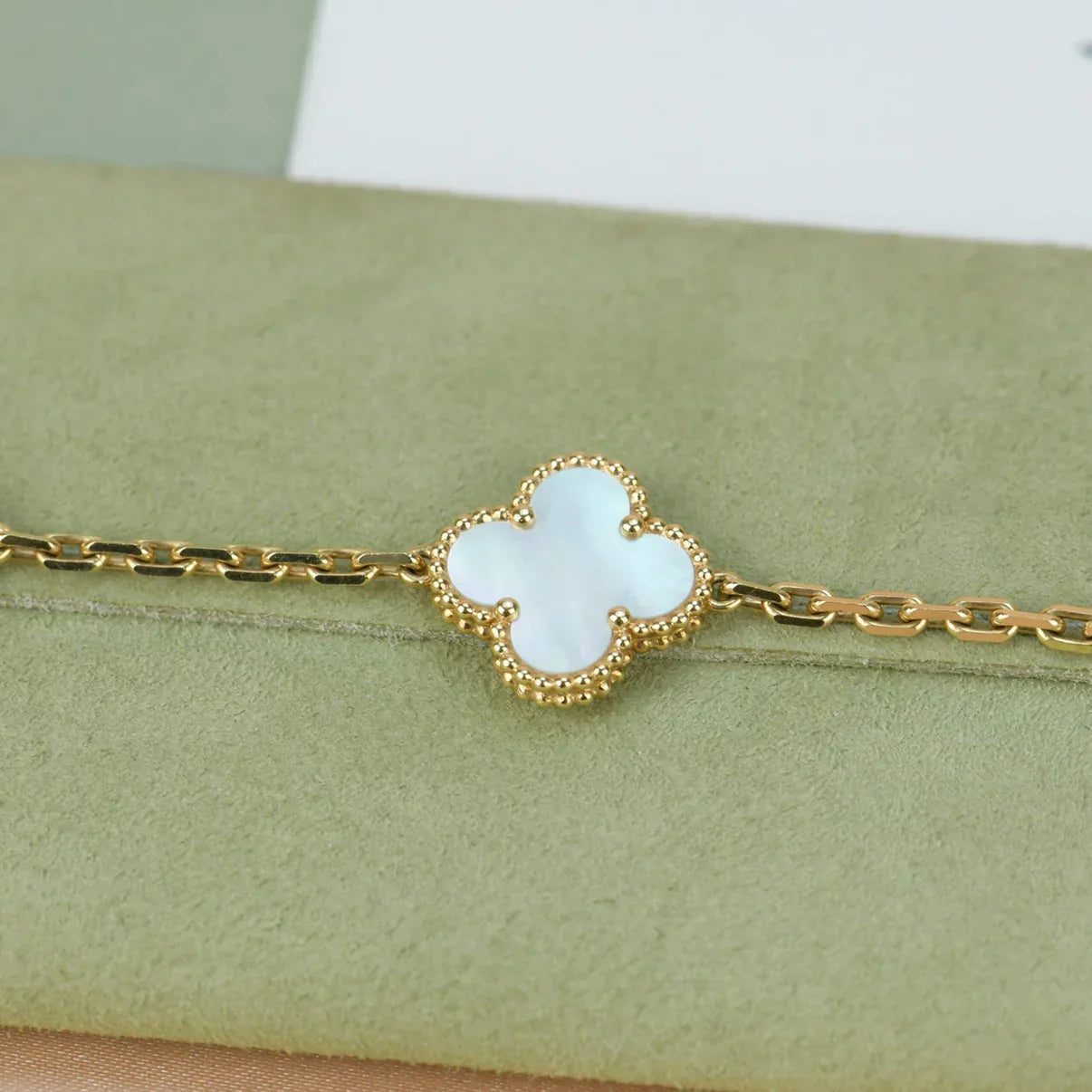 Van Cleef & Arpels CLOVER WHITE PEARL MOP 5 MOTIF BRACELET COLLECTION - Image 32