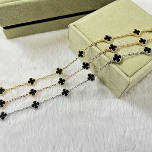 Van Cleef & Arpels CLOVER 6 MOTIF  ONYXS BRACELET