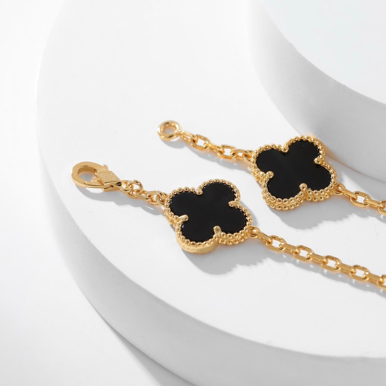Van Cleef & Arpels CLOVER 10 MOTIFS ONYX NECKLACE - Image 8
