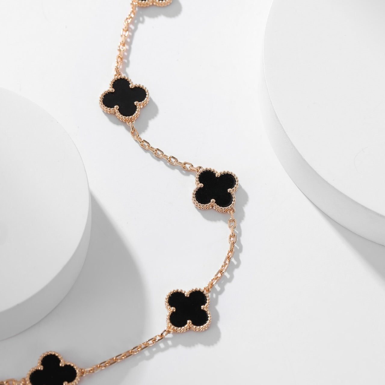 Van Cleef & Arpels CLOVER 10 MOTIFS ONYX NECKLACE - Image 16