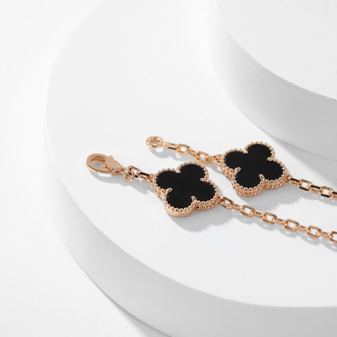 Van Cleef & Arpels CLOVER 10 MOTIFS ONYX NECKLACE - Image 17
