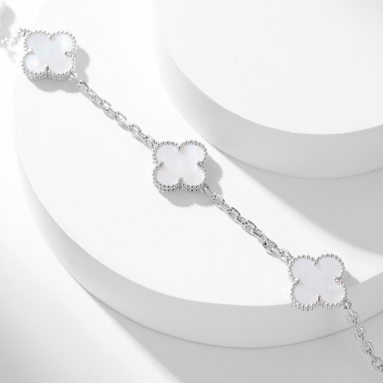 Van Cleef & Arpels CLOVER 10 MOTIFS WHITE MOTHER OF PEARL NECKLACE - Image 15