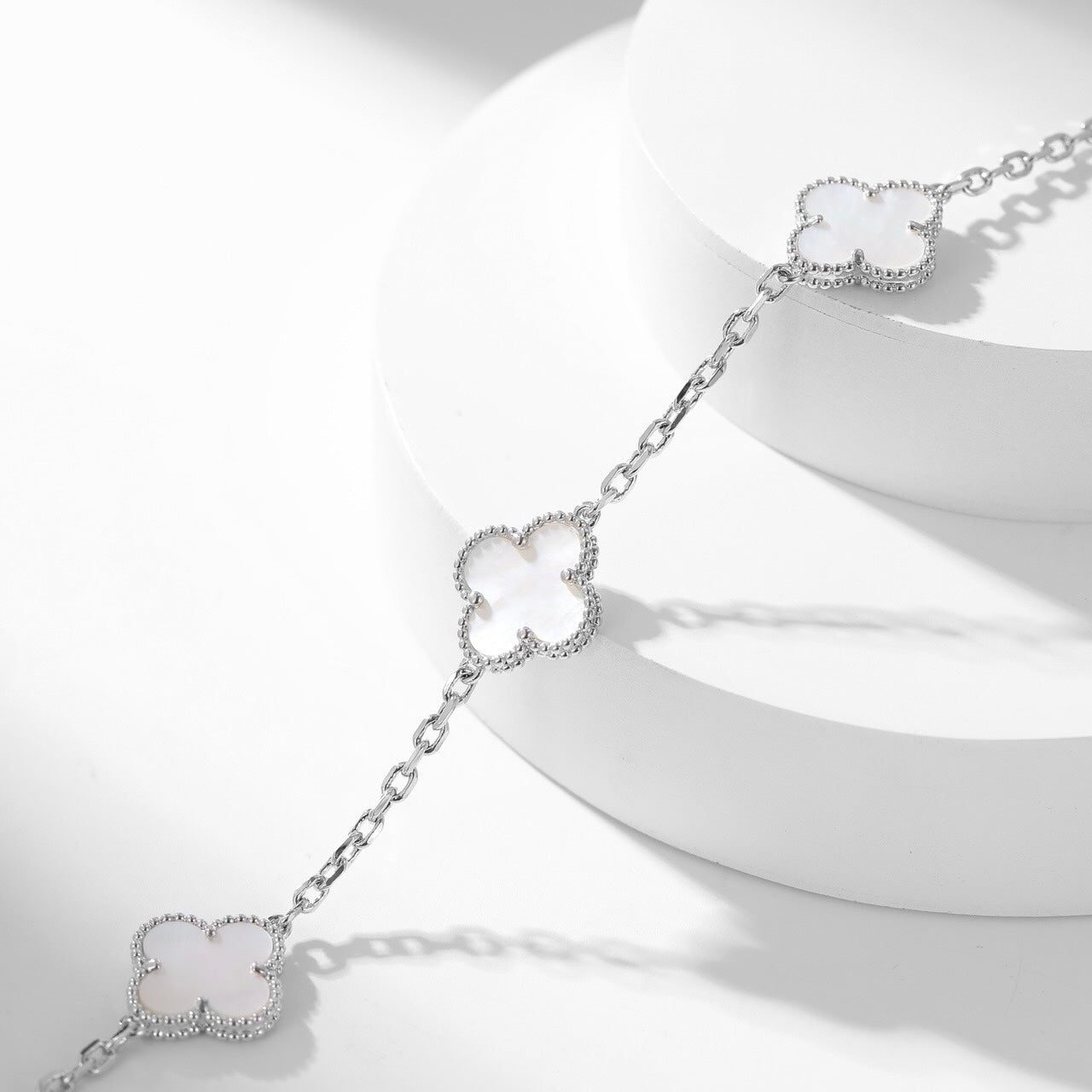 Van Cleef & Arpels CLOVER 10 MOTIFS WHITE MOTHER OF PEARL NECKLACE - Image 16