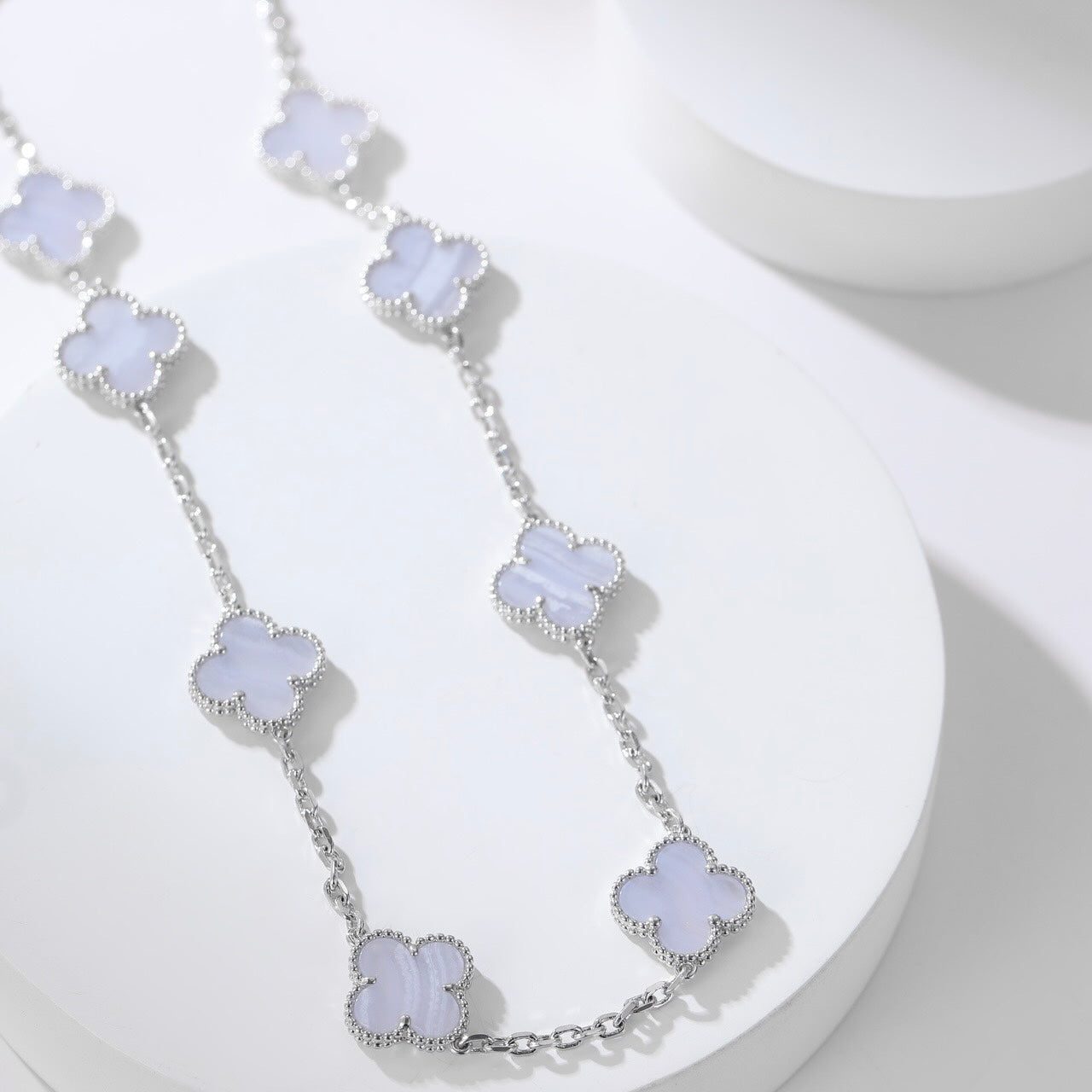 Van Cleef & Arpels CLOVER 10 MOTIFS PURPLE CHALCEDONY NECKLACE - Image 2