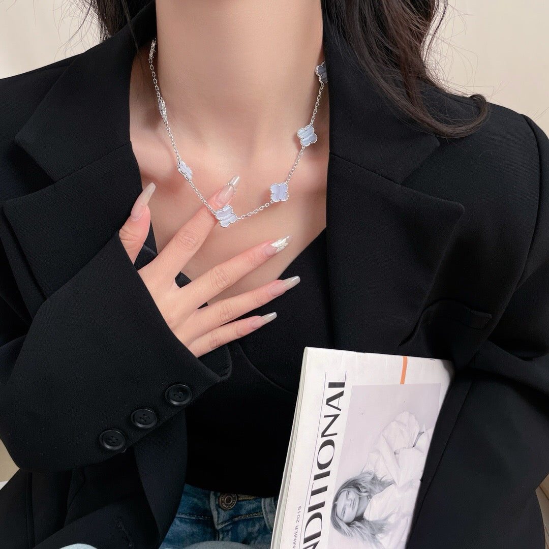 Van Cleef & Arpels CLOVER 10 MOTIFS PURPLE CHALCEDONY NECKLACE - Image 9