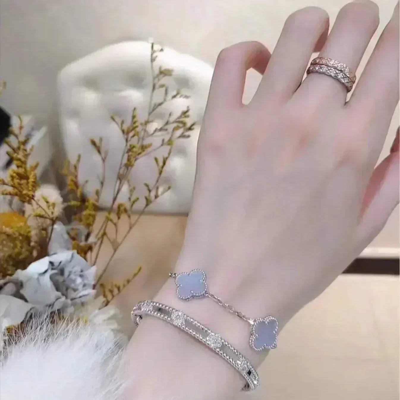 Van Cleef & Arpels CLOVER 5 MOTIF PURPLE CHALCEDONY BRACELET COLLECTION - Image 14