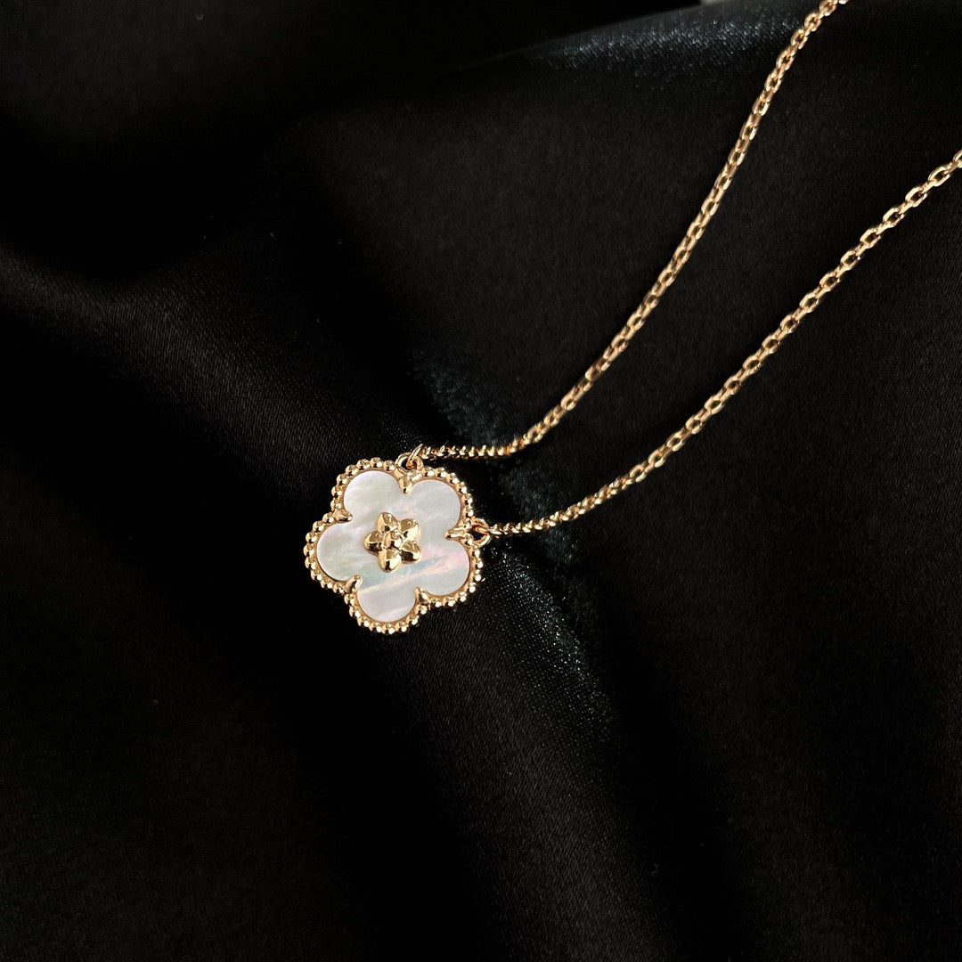 Van Cleef & Arpels LUCKY WHITE MOP PLUM BLOSSOM NECKLACE - Image 7