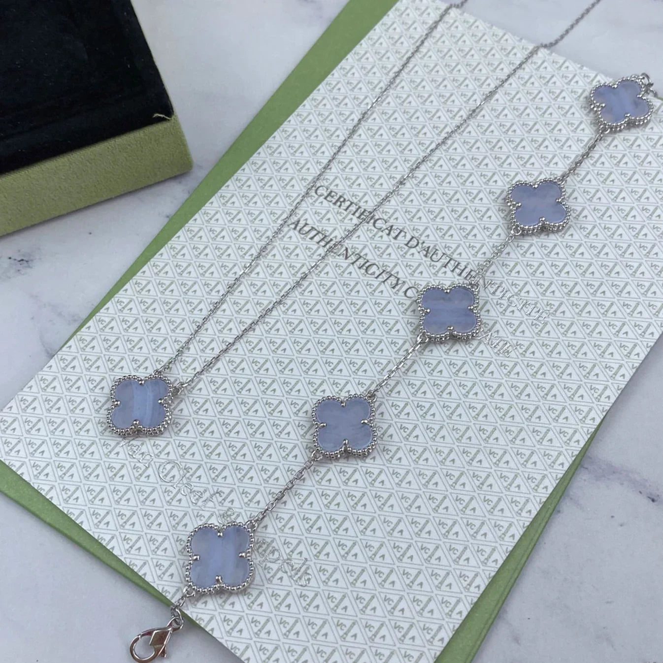 Van Cleef & Arpels CLOVER 5 MOTIF PURPLE CHALCEDONY BRACELET COLLECTION - Image 18