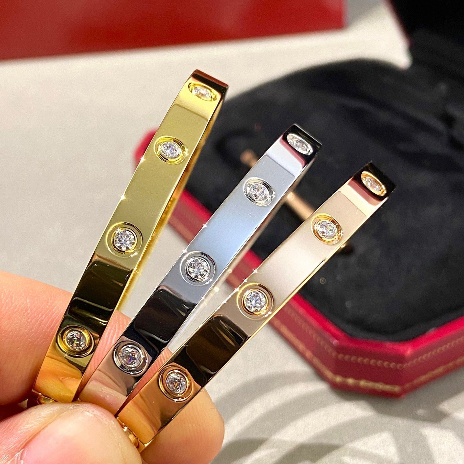 Cartier LOVE BRACELET 6.1MM 10 DIAMONDS - Image 7