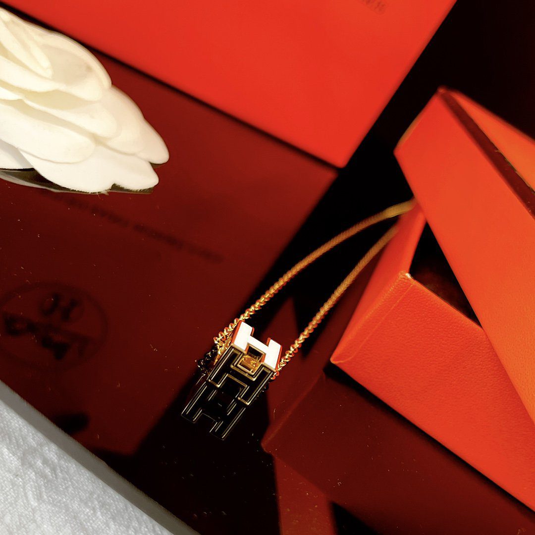 Hermès H WHITE SQUARE GOLD NECKLACE - Image 3