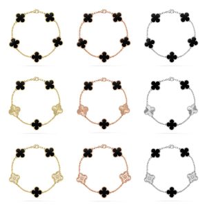 Van Cleef & Arpels   CLOVER 5 MOTIF ONYXS BRACELET COLLECTION