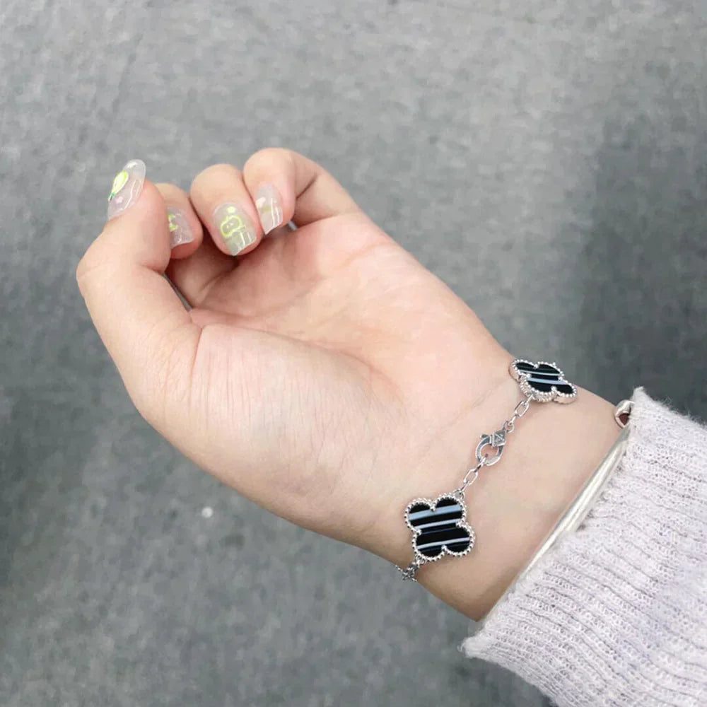 Van Cleef & Arpels CLOVER 5 MOTIF PULSAR STONE BRACELET COLLECTION - Image 14