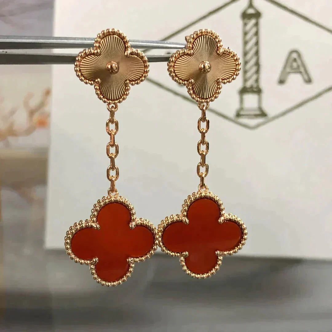 Van Cleef & Arpels CLOVER 2 MOTIF LASER CARNELIAN EARRINGS - Image 2