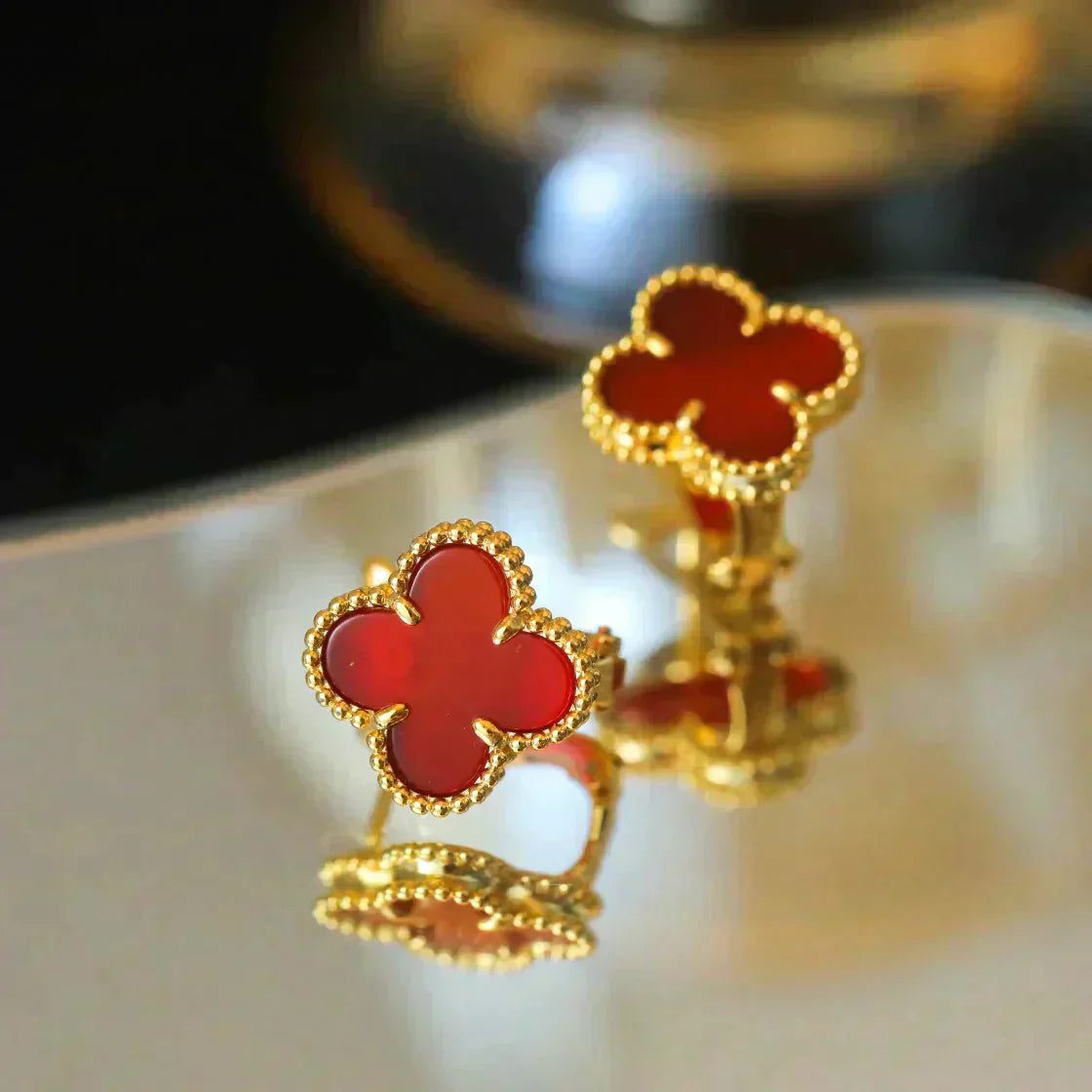 Van Cleef & Arpels CLOVER MEDIUM 1 MOTIFS CARNELIAN EARRINGS - Image 11